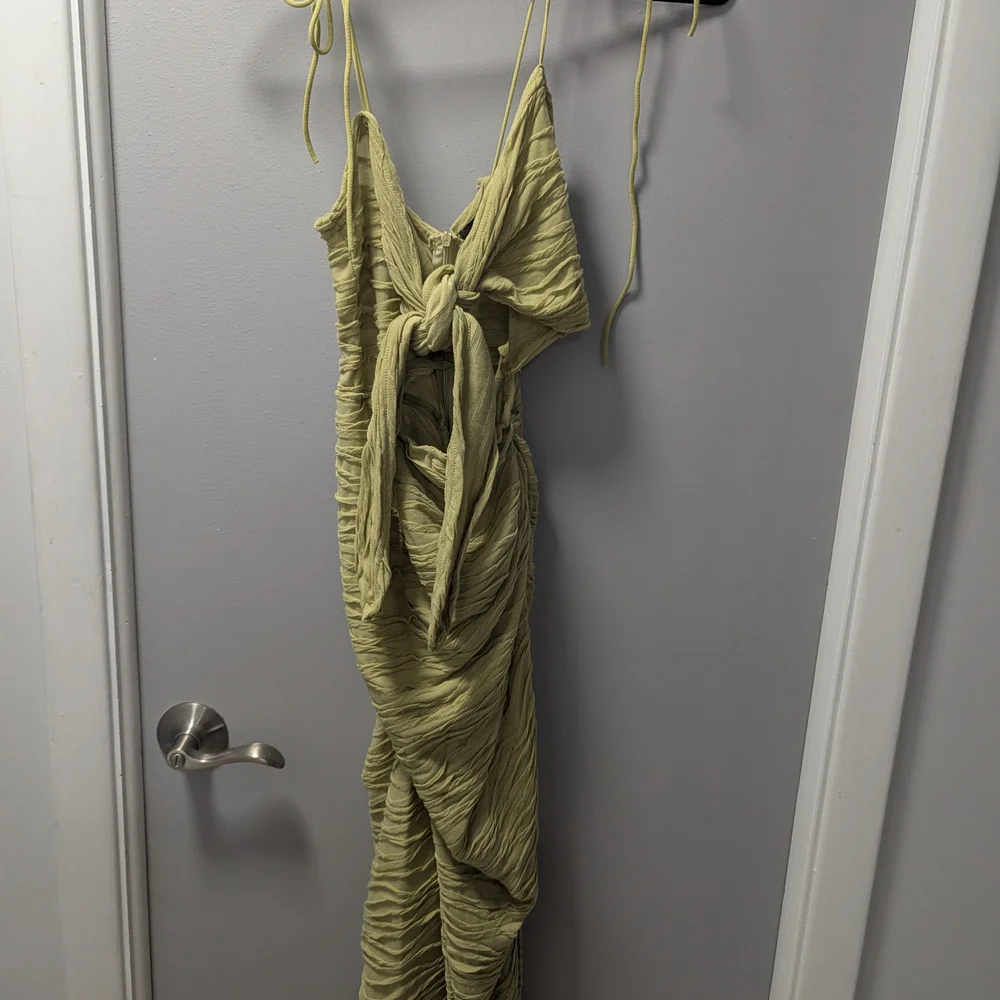 PrettyLittleThing Lime Asymmetrical Dress - Picture 5 of 6